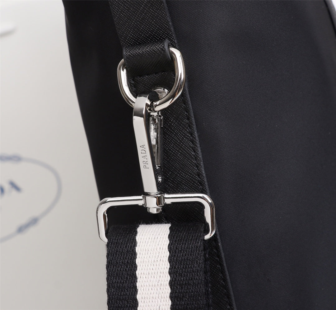 【PRADA 公式旗艦店】プラダ ハンドバッグ 当日出荷 好評に付き再入荷！40*36*13CM