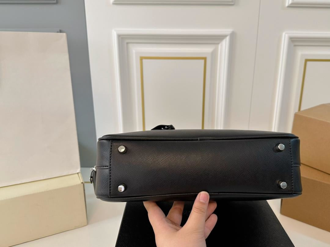 【PRADA 公式 旗艦店】プラダ ブリーフケース 当日出荷 好評に付き再入荷！30*20CM 240719
