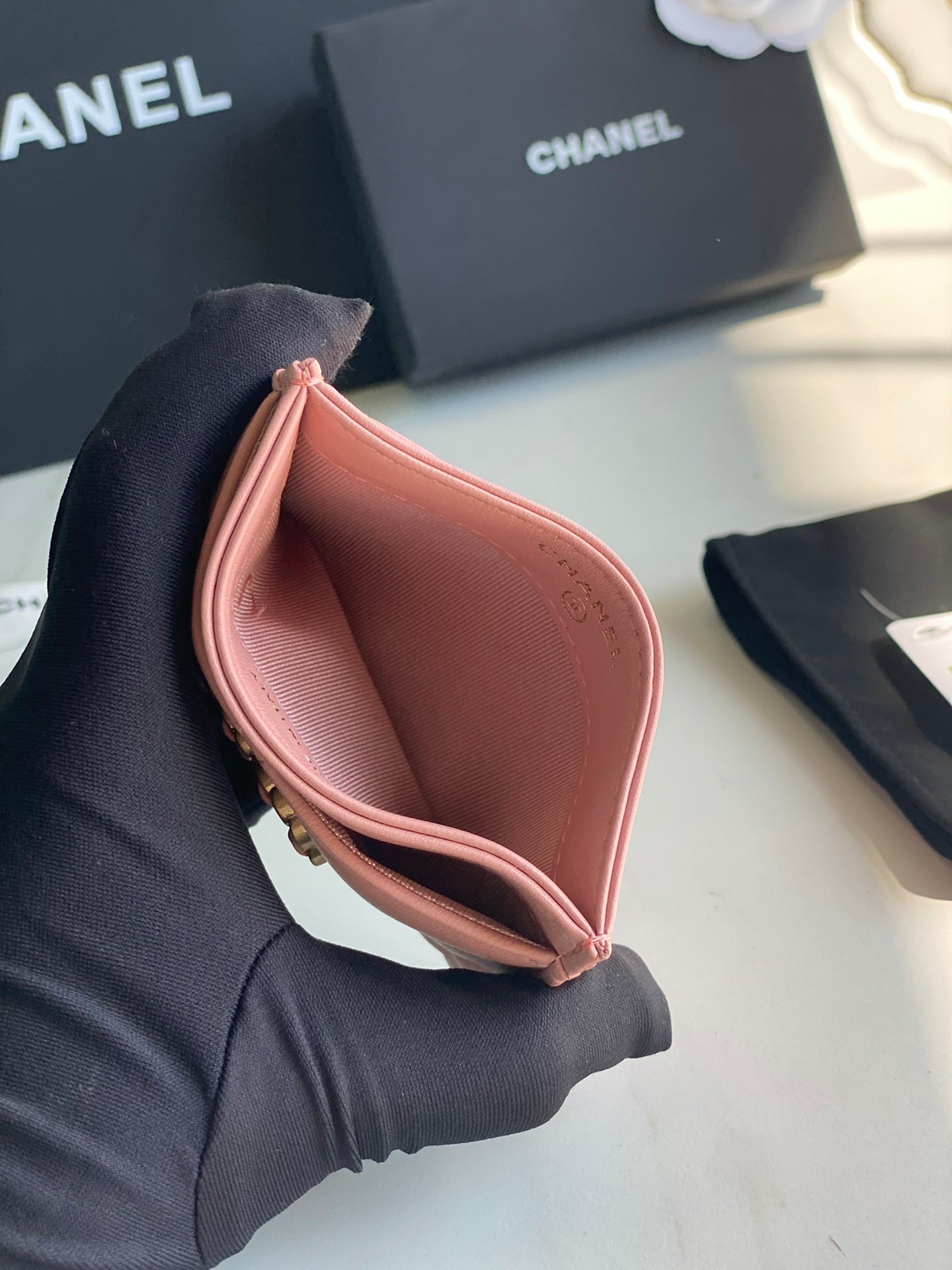 CHANEL 19 CARD HOLDER AP1167