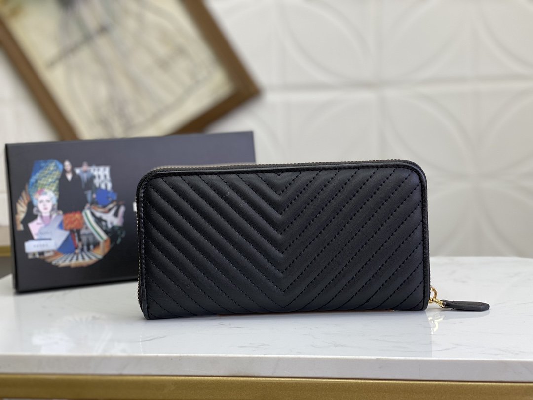 PRADA(プラダ) 財布19x12cm