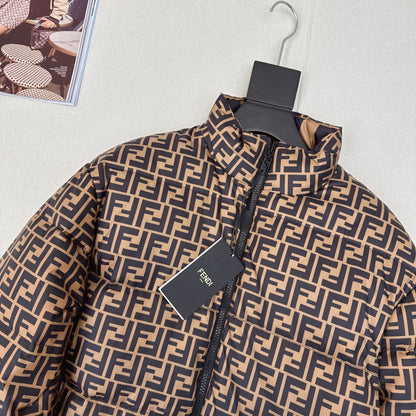 FENDI（フェンディ） 両面着可能ダウンジャケット ご好評に付き再入荷！