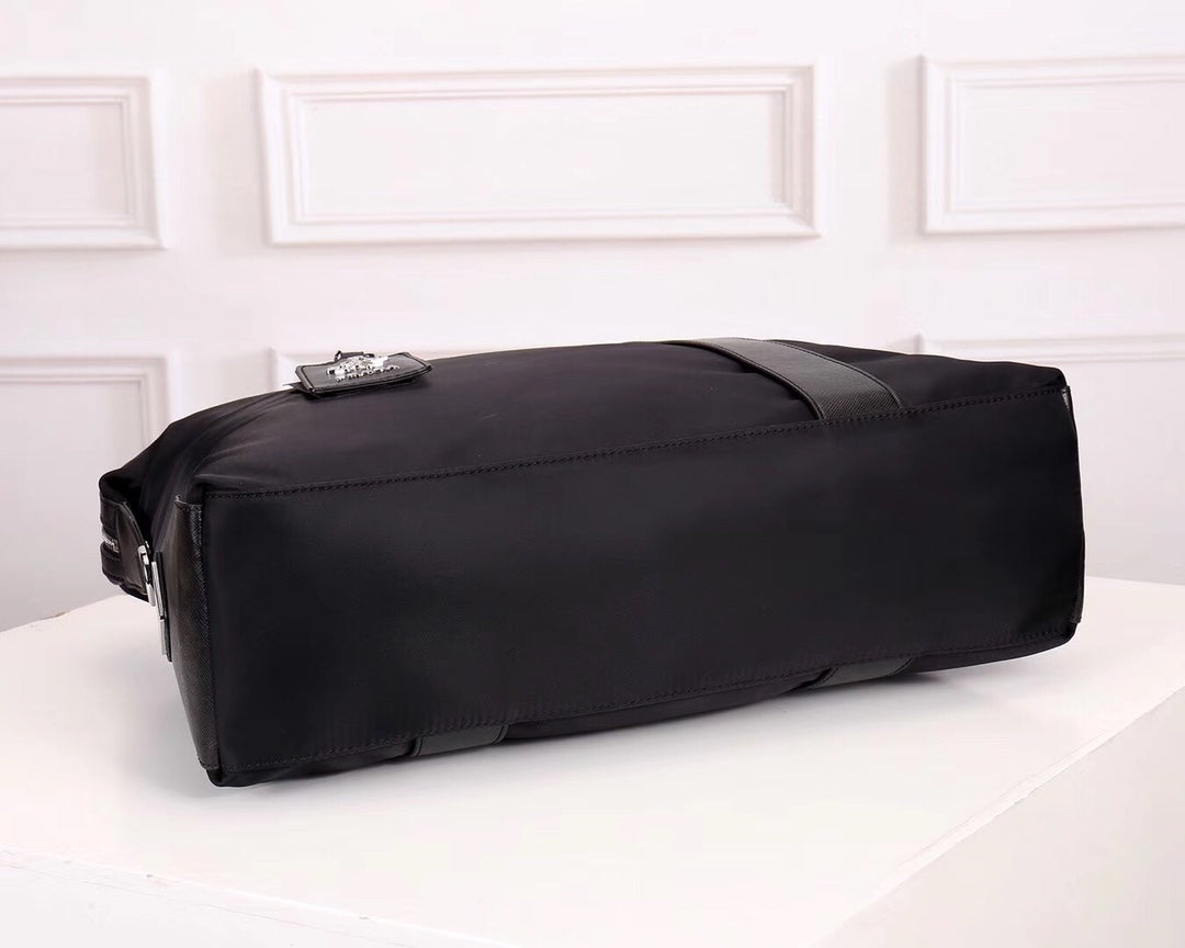 【PRADA 公式 旗艦店】プラダ ブリーフケース 当日出荷 好評に付き再入荷！20*26*20CM