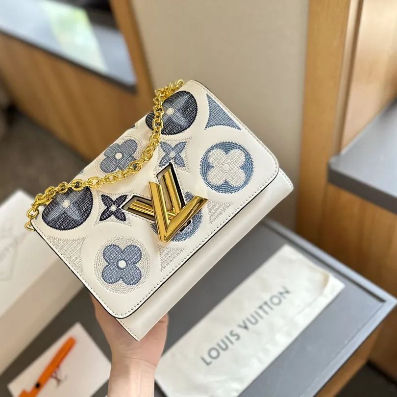 Louis Vuitton◇ネオクラシカルなツイストミディアムバッグの登場です