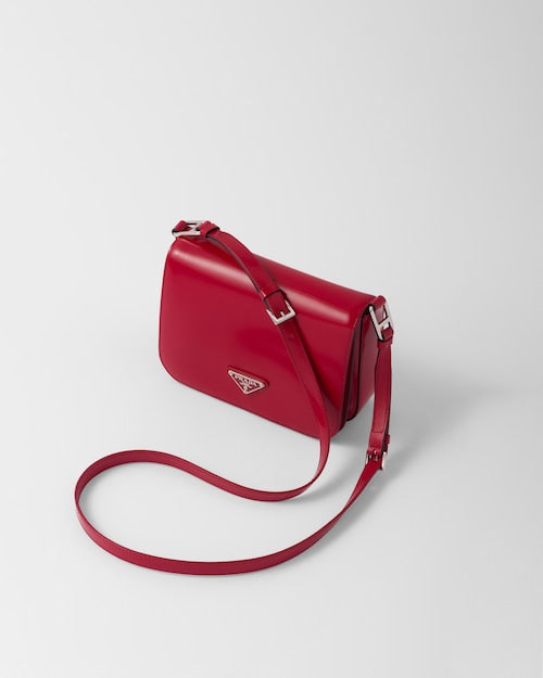 大人気！雑誌「VIVI」に掲載!藤田ニコルの愛用ブランドの新作バッグが掲載されたブラックレザーショルダーバッグ 大人の女性へ