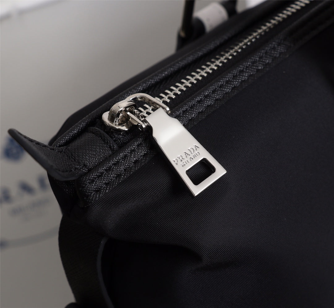 【PRADA 公式旗艦店】プラダ ハンドバッグ 当日出荷 好評に付き再入荷！40*36*13CM