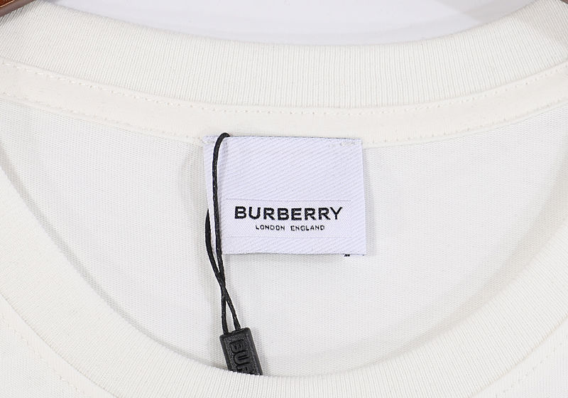 【Burberry】男女兼用、ご好評に付き再入荷！
