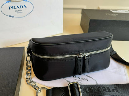【PRADA 公式 旗艦店】プラダ 斜めがけバッグ 当日出荷 好評に付き再入荷！24*15CM 240719