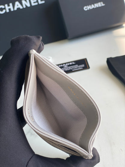 CHANEL 19 CARD HOLDER AP1167