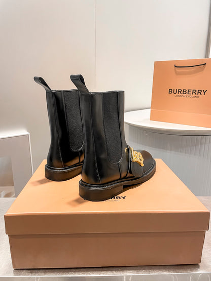BURBERRY【バーバリー】新作ショートブーツが登場