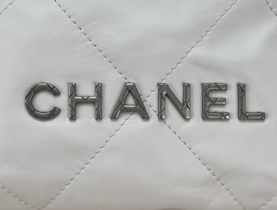 CHANEL 22 3989