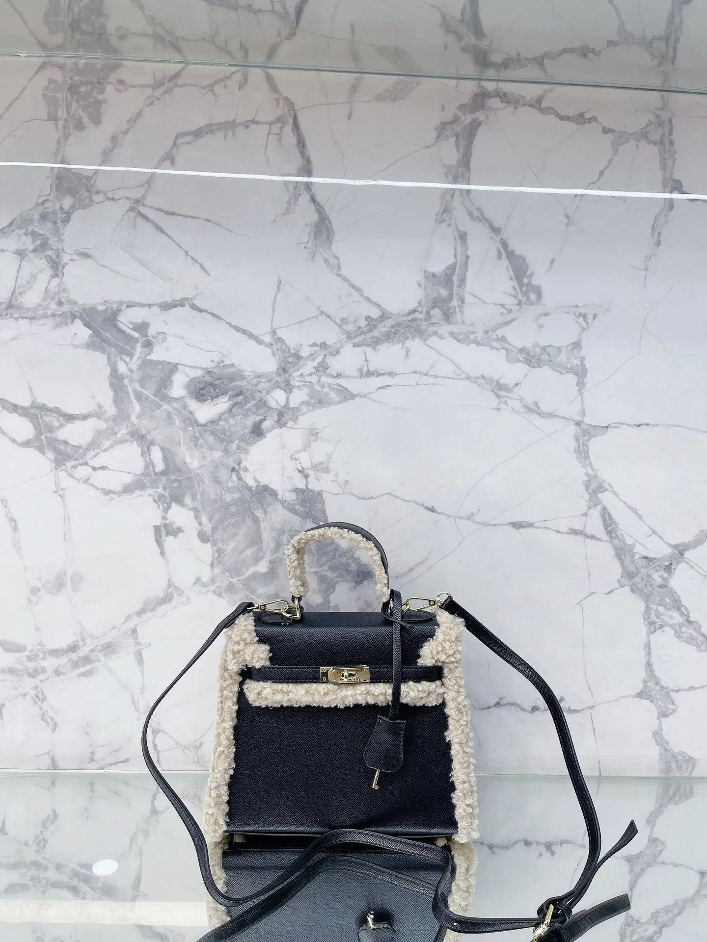 【HERMES公式 旗艦店】 エルメス ショルダーバッグ 当日出荷 好評に付き再入荷！25*19CM