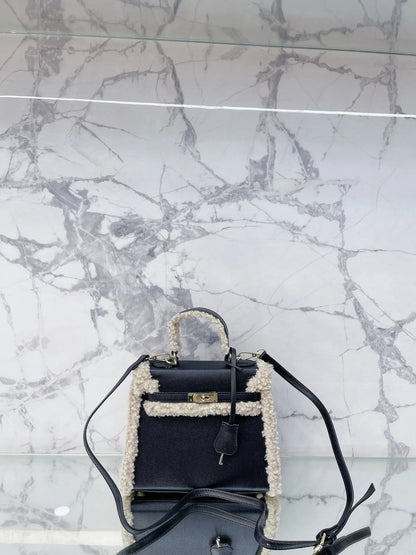 【HERMES公式 旗艦店】 エルメス ショルダーバッグ 当日出荷 好評に付き再入荷！25*19CM