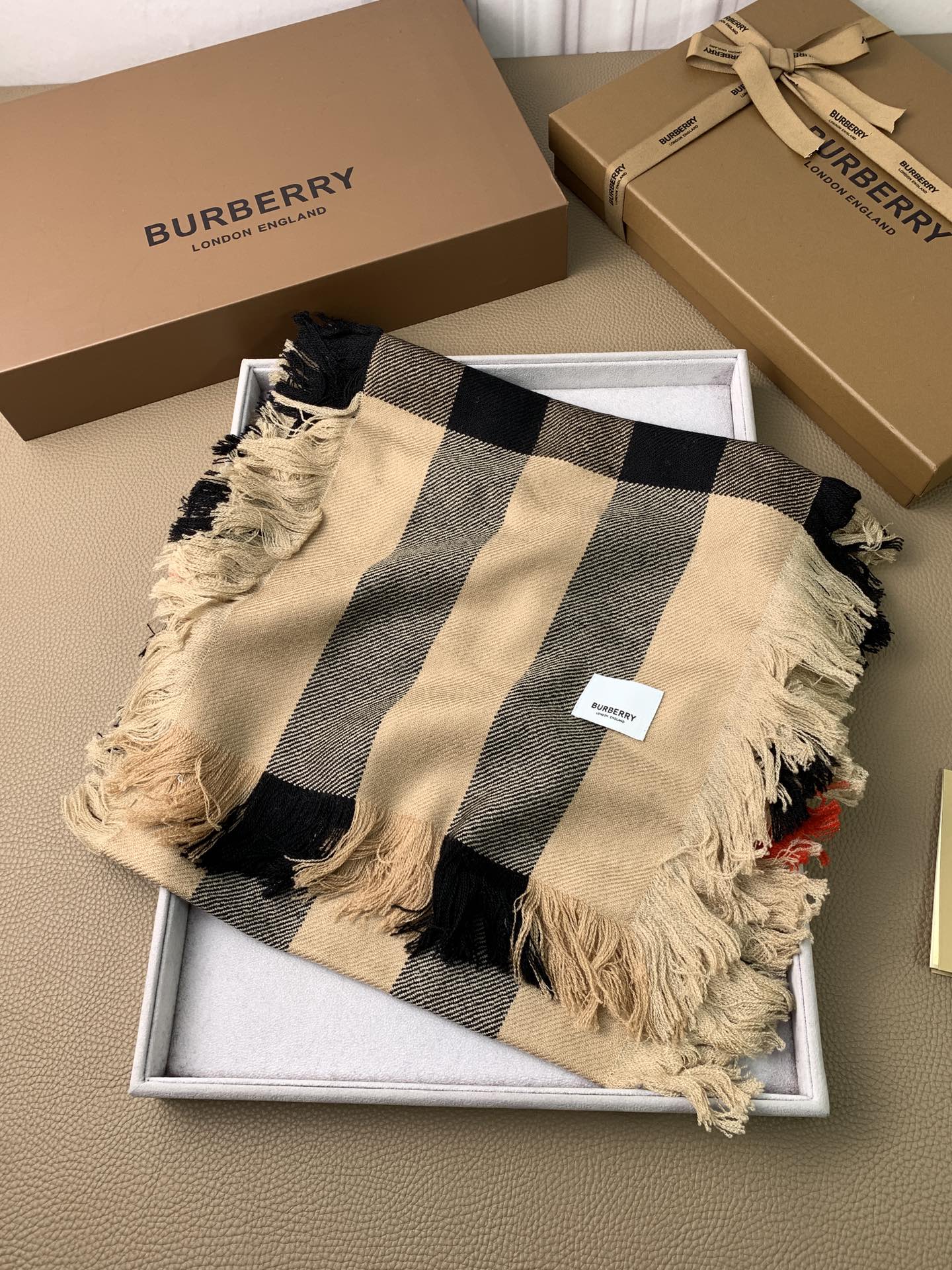 【2024】【BURBERRY バーバリー】オートクチュール ファッション トランジショナル カラー ロング ビアード スカーフ35*240CM