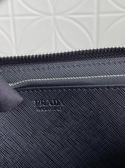 PRADA(プラダ) 財布19x12cm