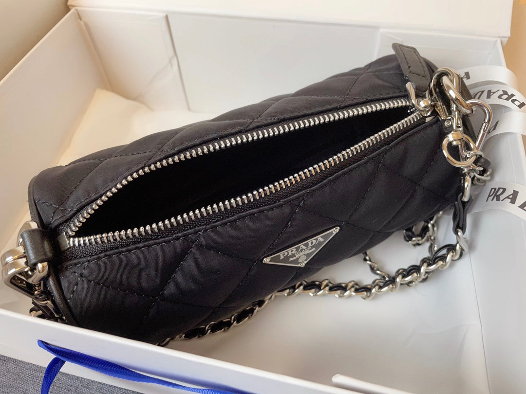 【PRADA 公式旗艦店】プラダ 斜めがけバッグ 当日出荷 好評に付き再入荷！21*11CM