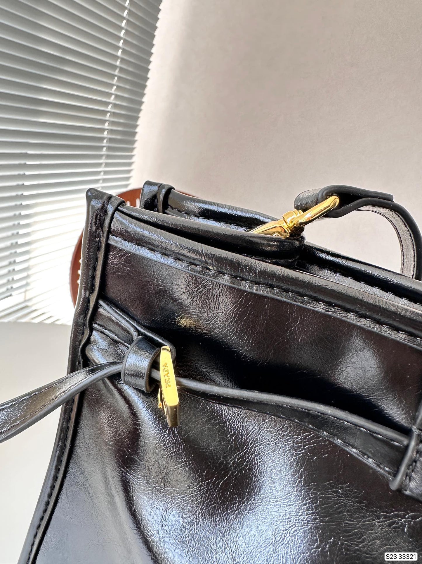 【PRADA 公式旗艦店】 プラダ 斜めがけバッグ当日出荷 好評に付き再入荷38*30CM