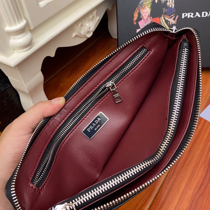 【PRADA 公式 旗艦店】プラダ クラッチバッグ 当日出荷 好評に付き再入荷！ 黒 28*18*1CM