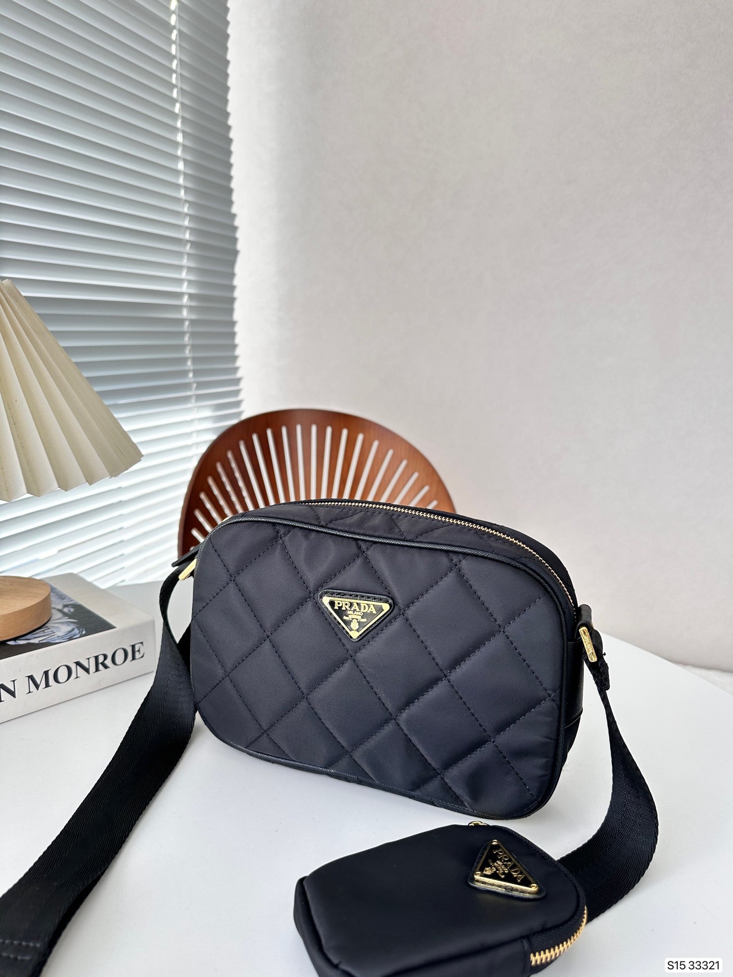 【PRADA 公式旗艦店】 プラダ 斜めがけバッグ当日出荷 好評に付き再入荷24*16CM