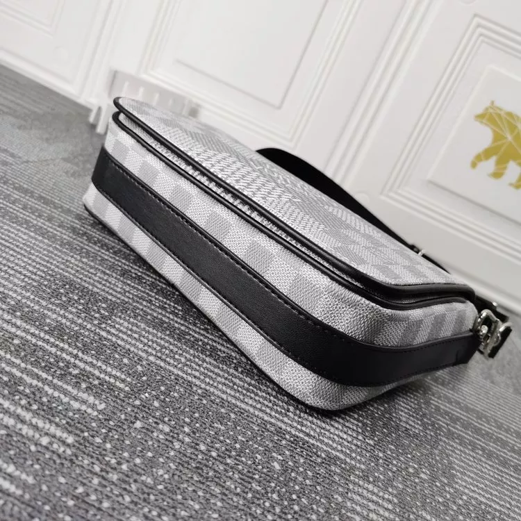 LOUIS VUITTON ルイヴィトン メッセンジャーバッグ 23.5X14X5CM