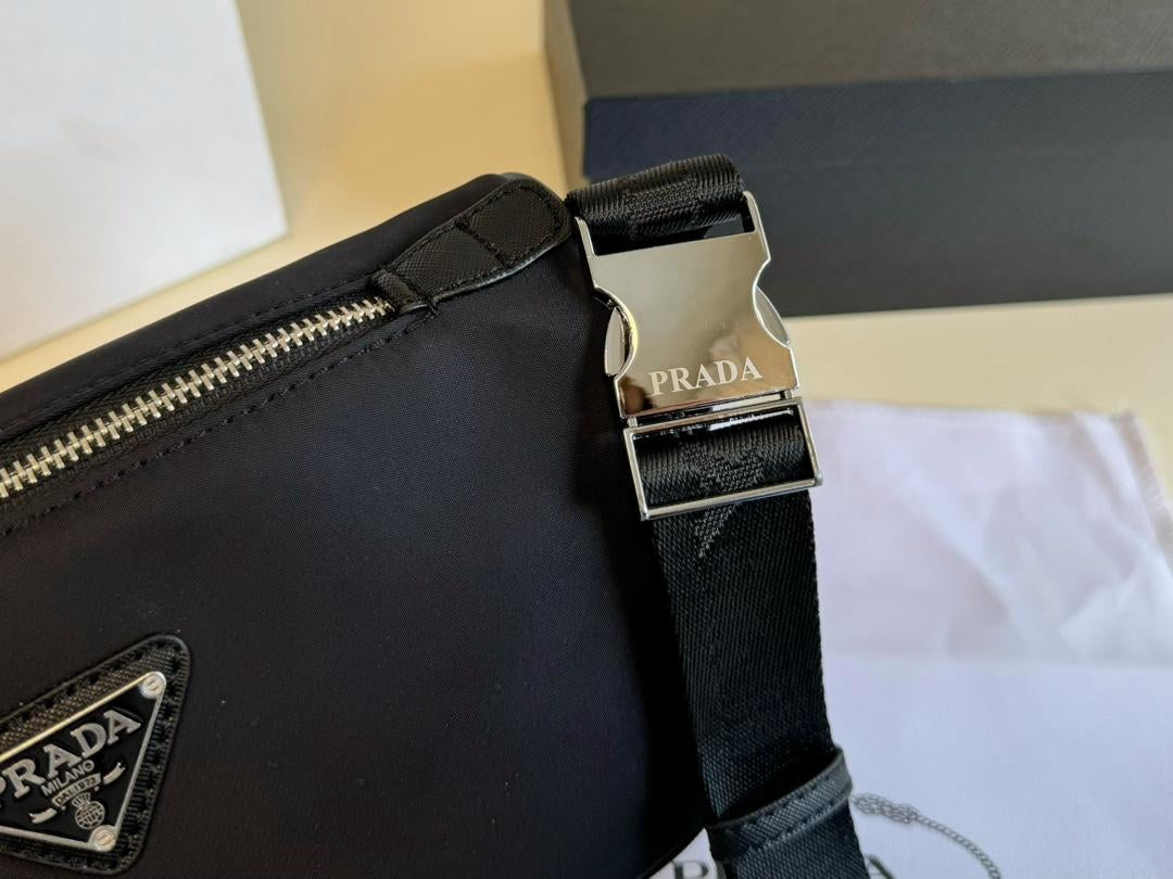 【PRADA 公式 旗艦店】プラダ 斜めがけバッグ 当日出荷 好評に付き再入荷！24*15CM 240719