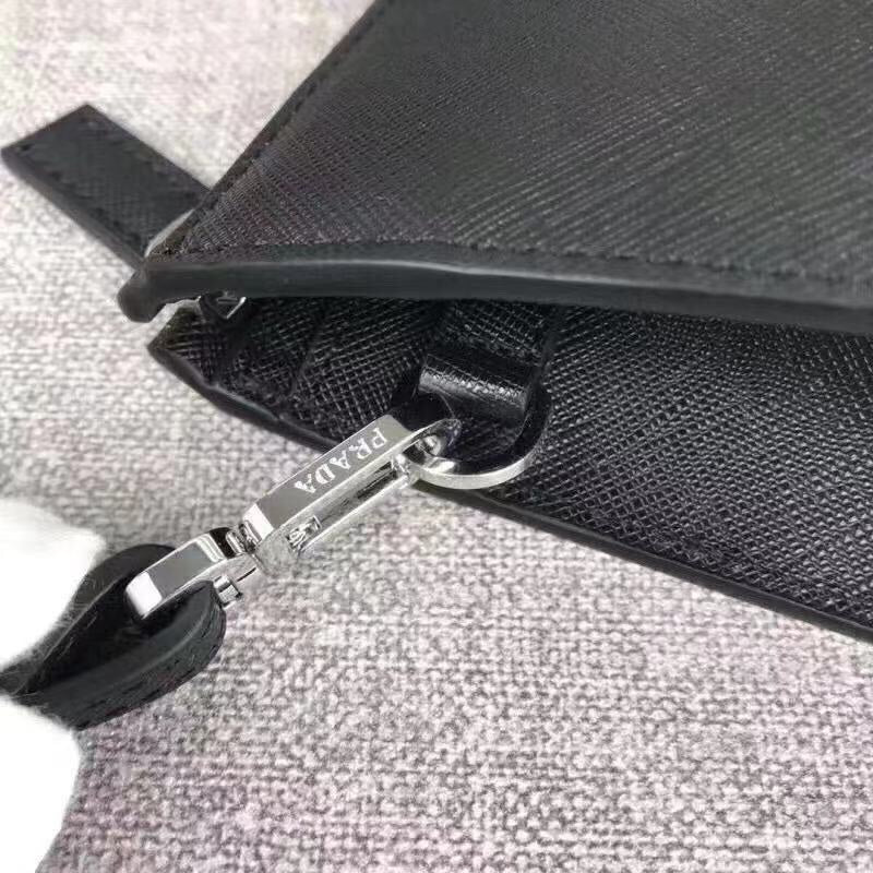 【PRADA 公式旗艦店】プラダ クラッチバッグ 当日出荷 好評に付き再入荷！24*18*6CM