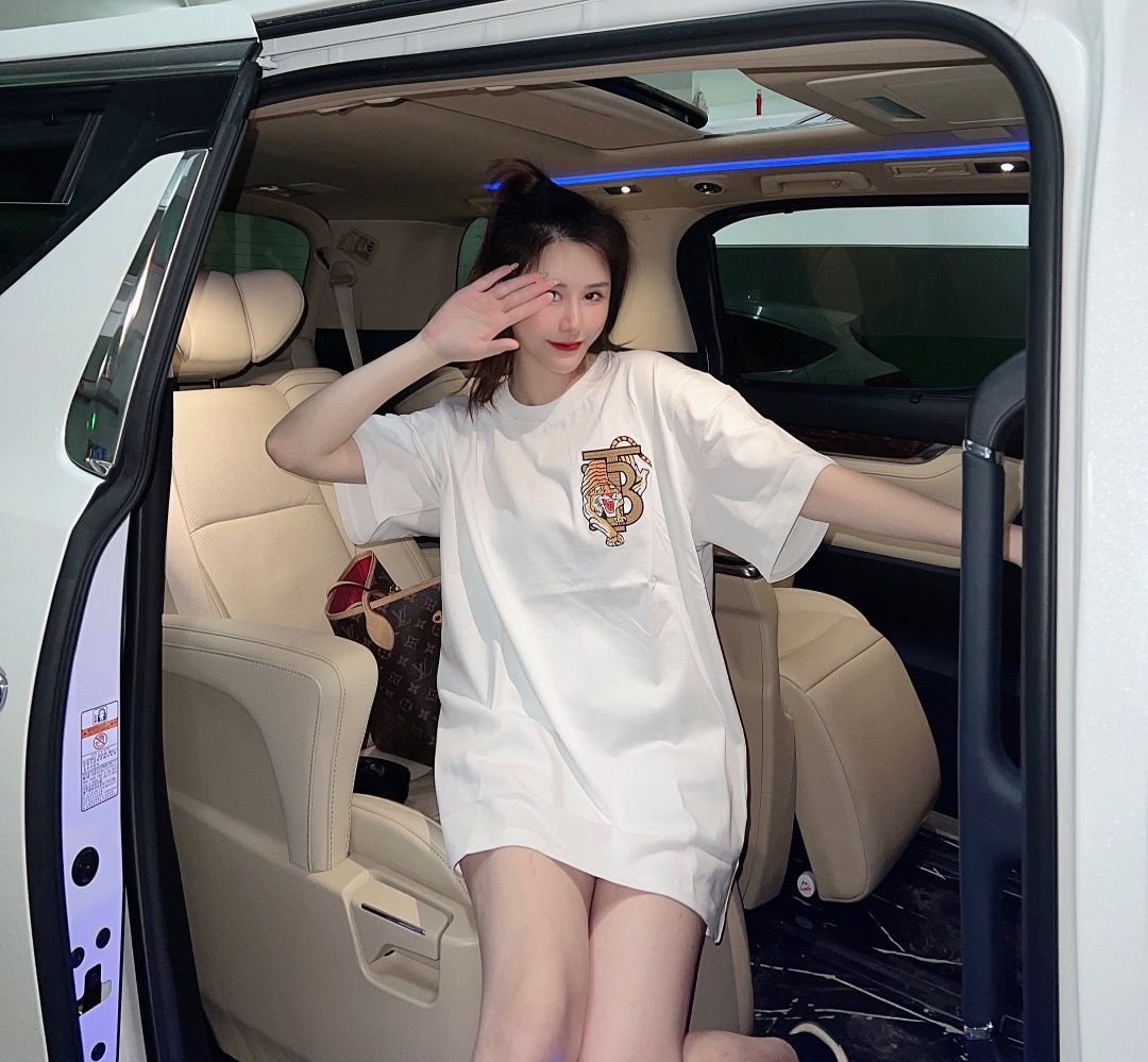 【Burberry】男女兼用、ご好評に付き再入荷！