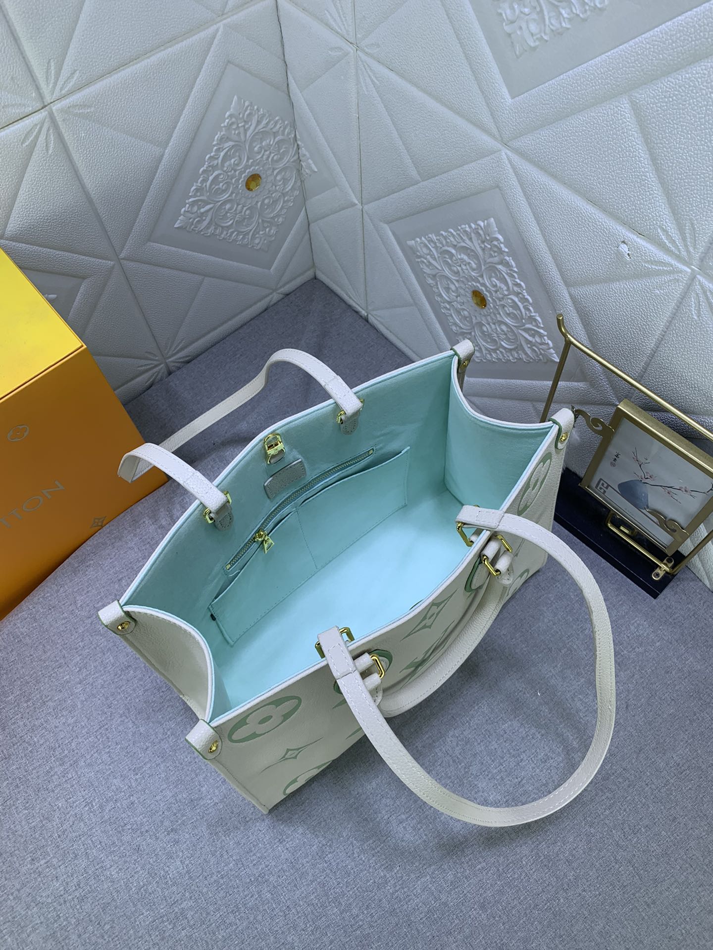 Louis Vuitton(ルイヴィトン) ONTHEGO ミディアム ハンドバッグ