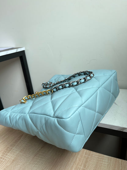 CHANEL 19 SHOPPING BAG 3519