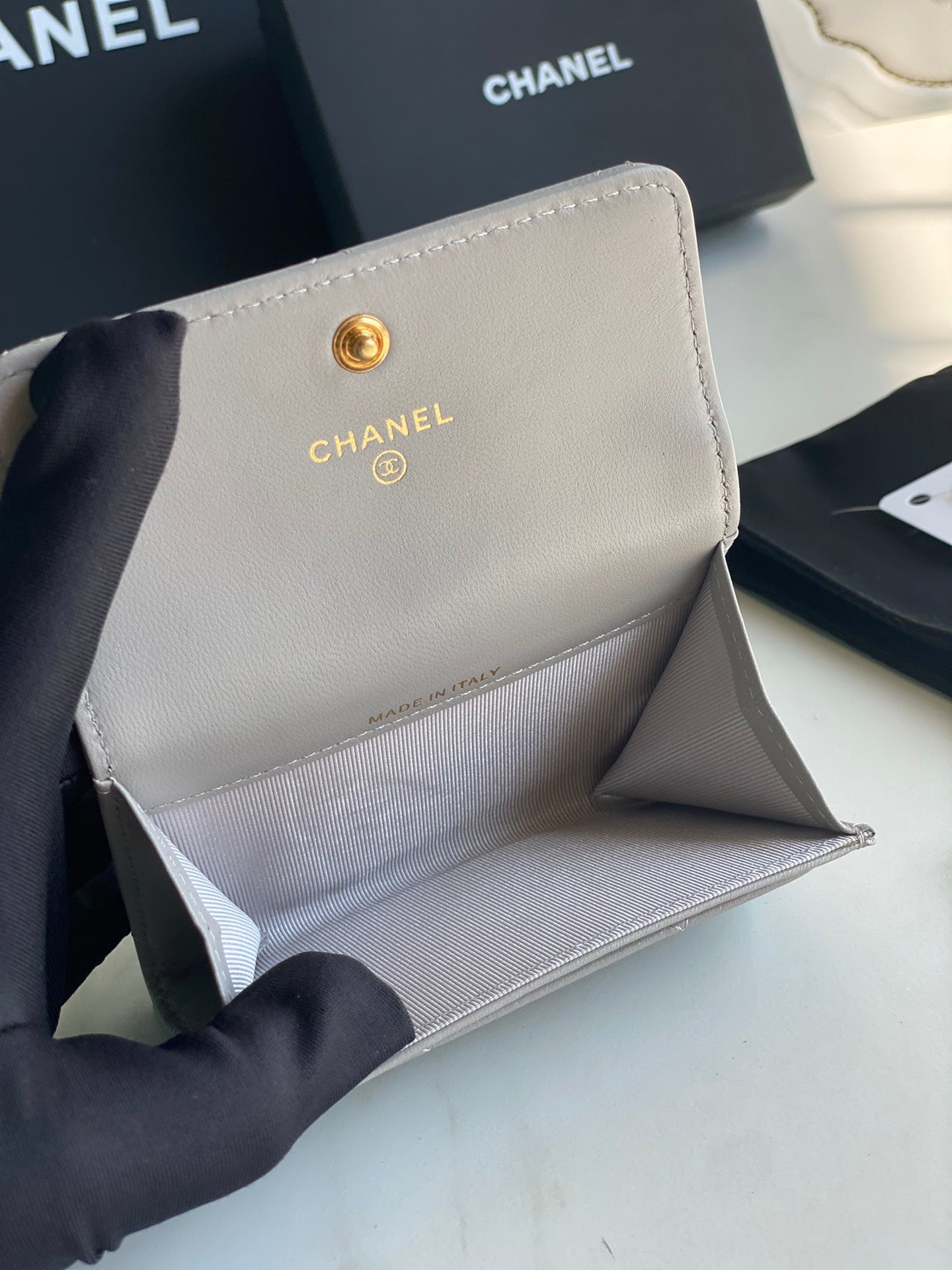 CHANEL 19 FLAP CARD HOLDER AP1790