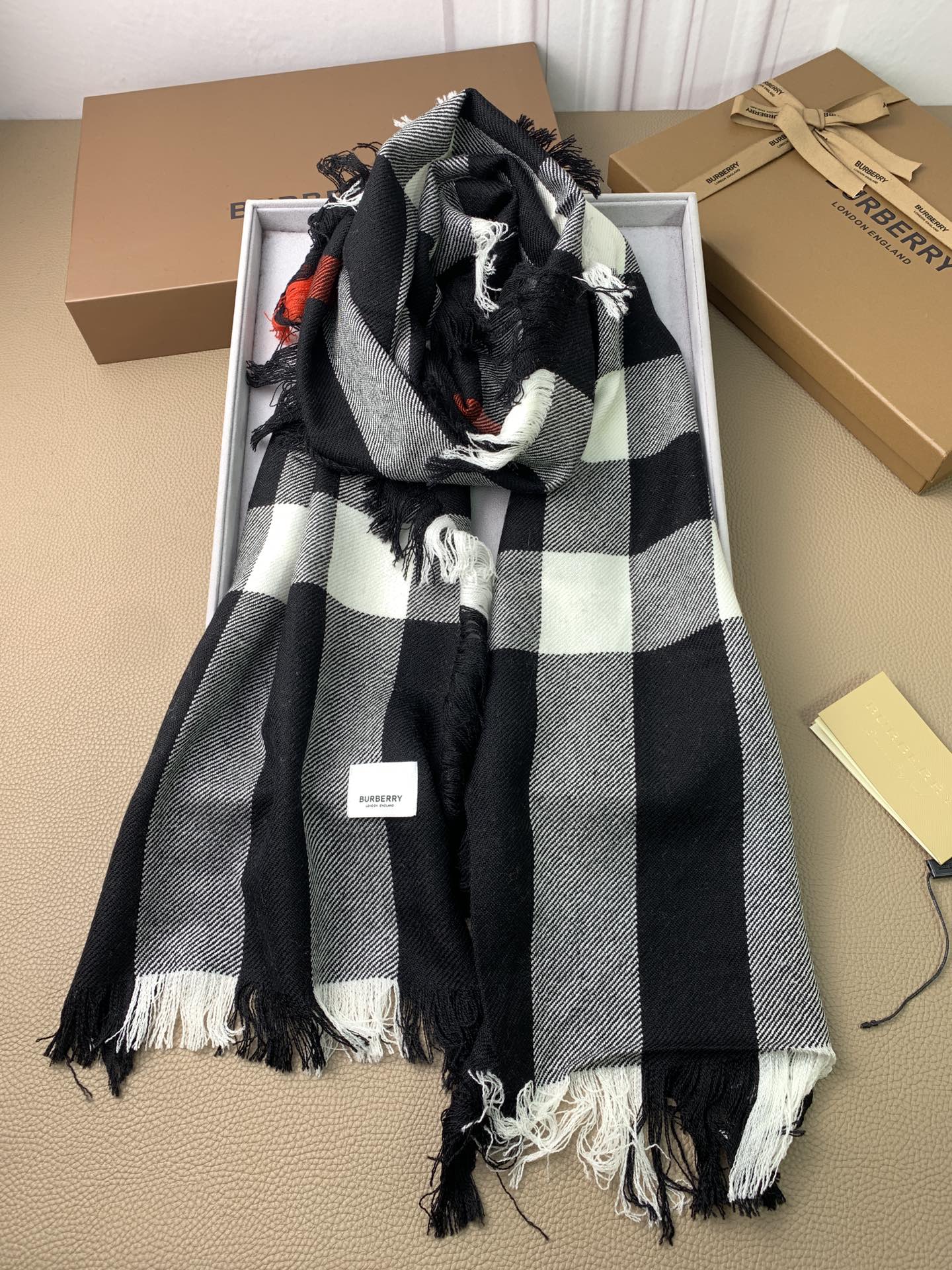 【2024】【BURBERRY バーバリー】オートクチュール ファッション トランジショナル カラー ロング ビアード スカーフ35*240CM