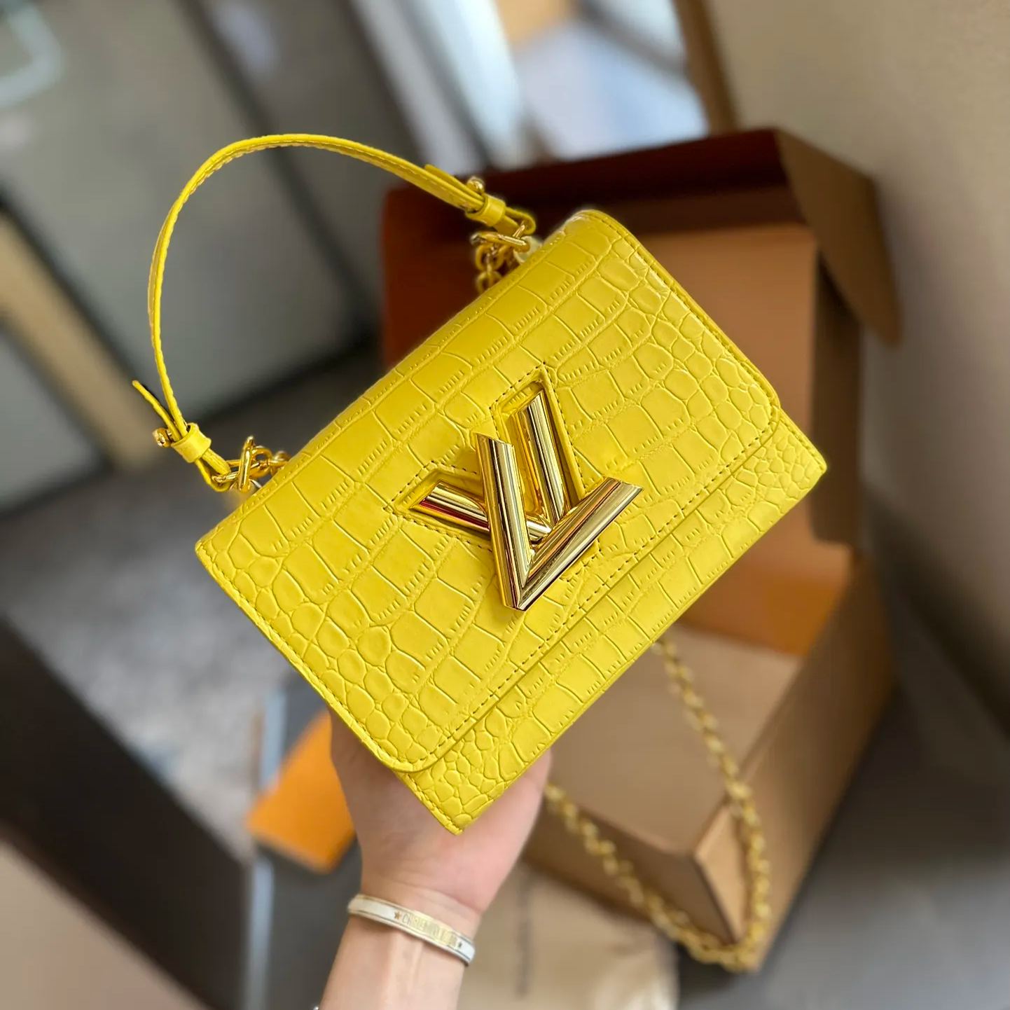 Louis Vuitton ネオクラシカルツイストミディアムバッグ