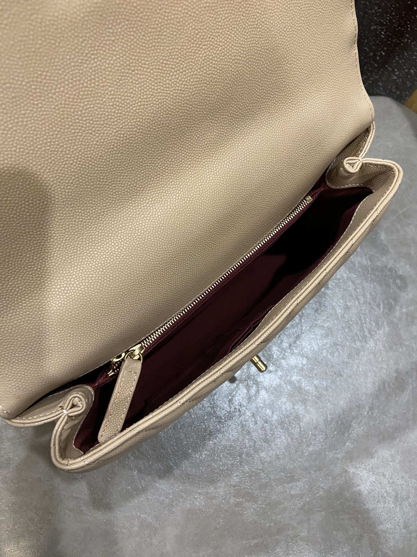 Chanel Cowhide handbag 92991