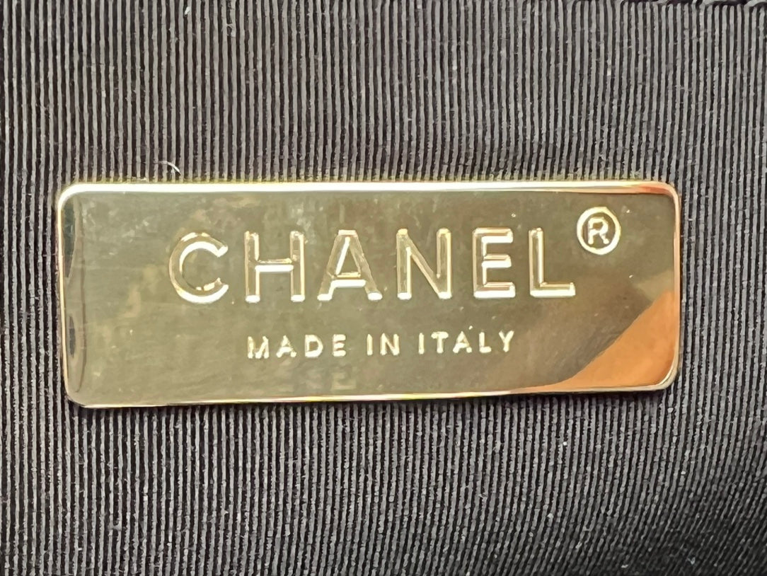 CHANEL 19 HANDBAG AS1161