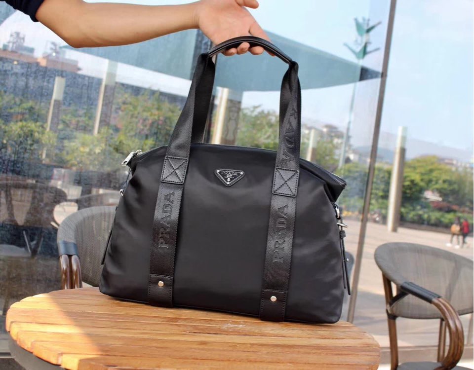 【PRADA 公式旗艦店】プラダ 旅行かばん 当日出荷 好評に付き再入荷！39*28*10CM