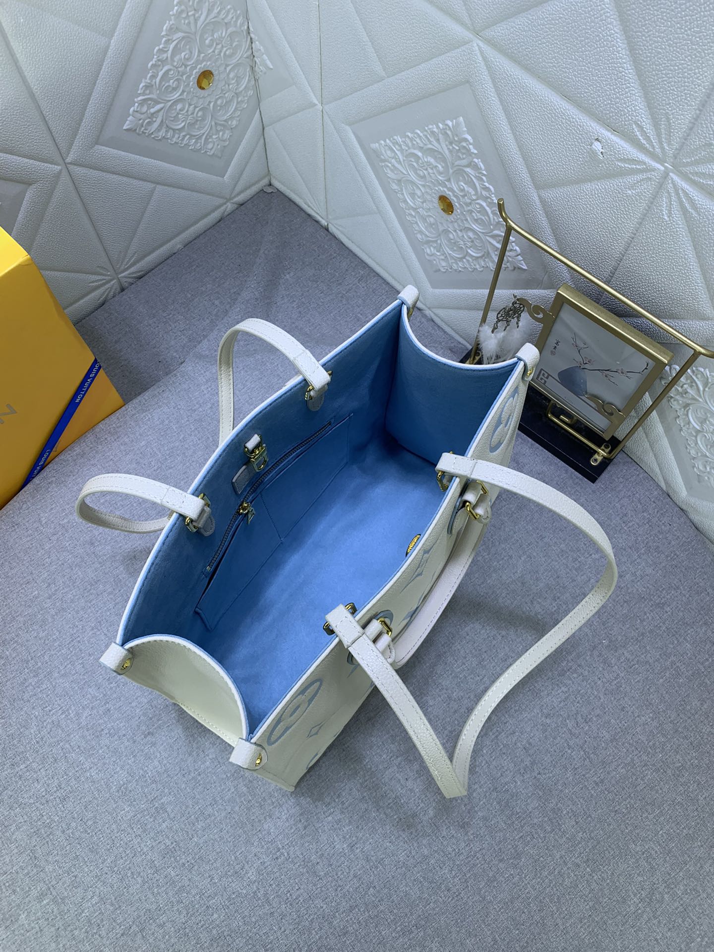 Louis Vuitton(ルイヴィトン) ONTHEGO ミディアム ハンドバッグ