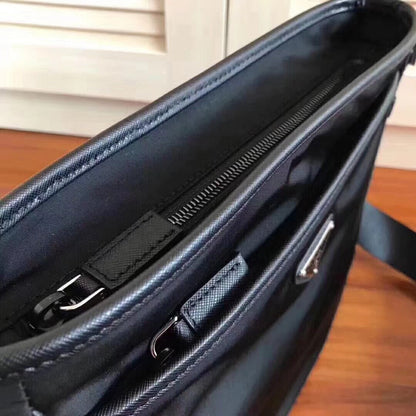 【PRADA 公式 旗艦店】プラダ 斜めがけバッグ 当日出荷 好評に付き再入荷！27*25.5*6CM