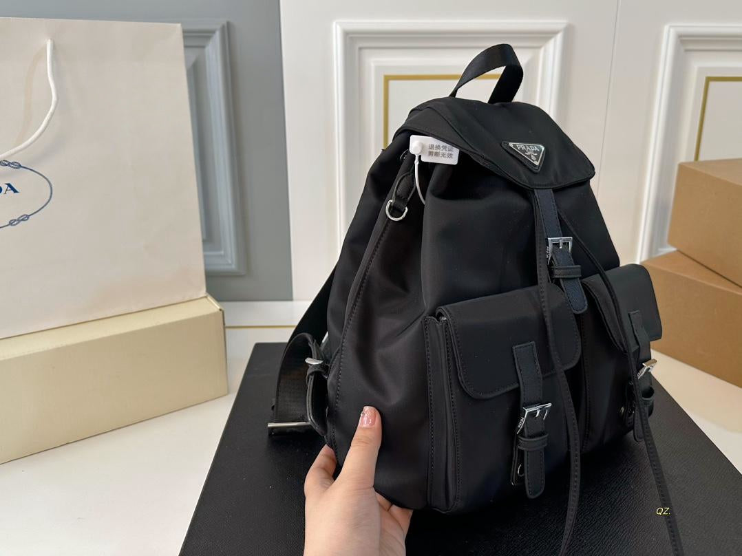 【PRADA 公式 旗艦店】プラダ リュックサック当日出荷 好評に付き再入荷！30*33CM 240719