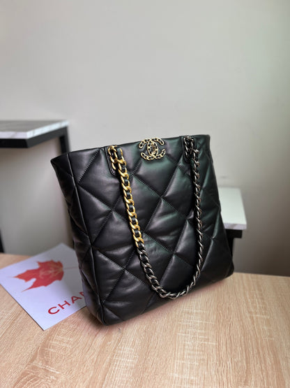 CHANEL 19 SHOPPING BAG 3519