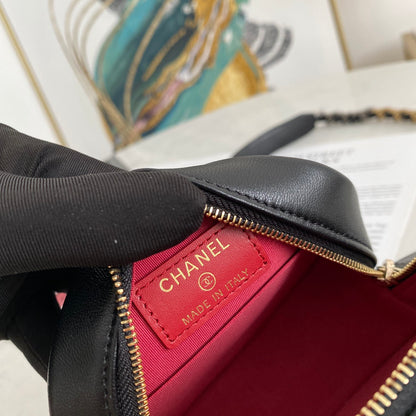 CHANEL 19 CLUTCH WITH CHAIN 0945