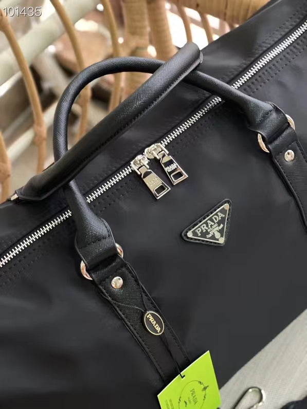 【PRADA 公式旗艦店】プラダ 旅行かばん 当日出荷 好評に付き再入荷！46*26CM