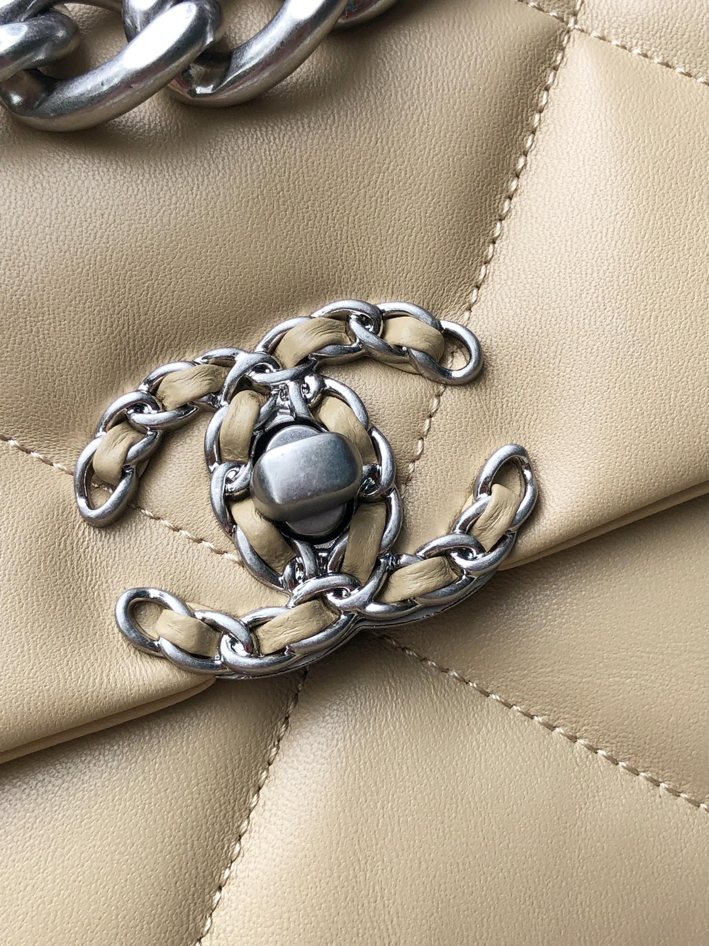 Chanel 19 small 1160