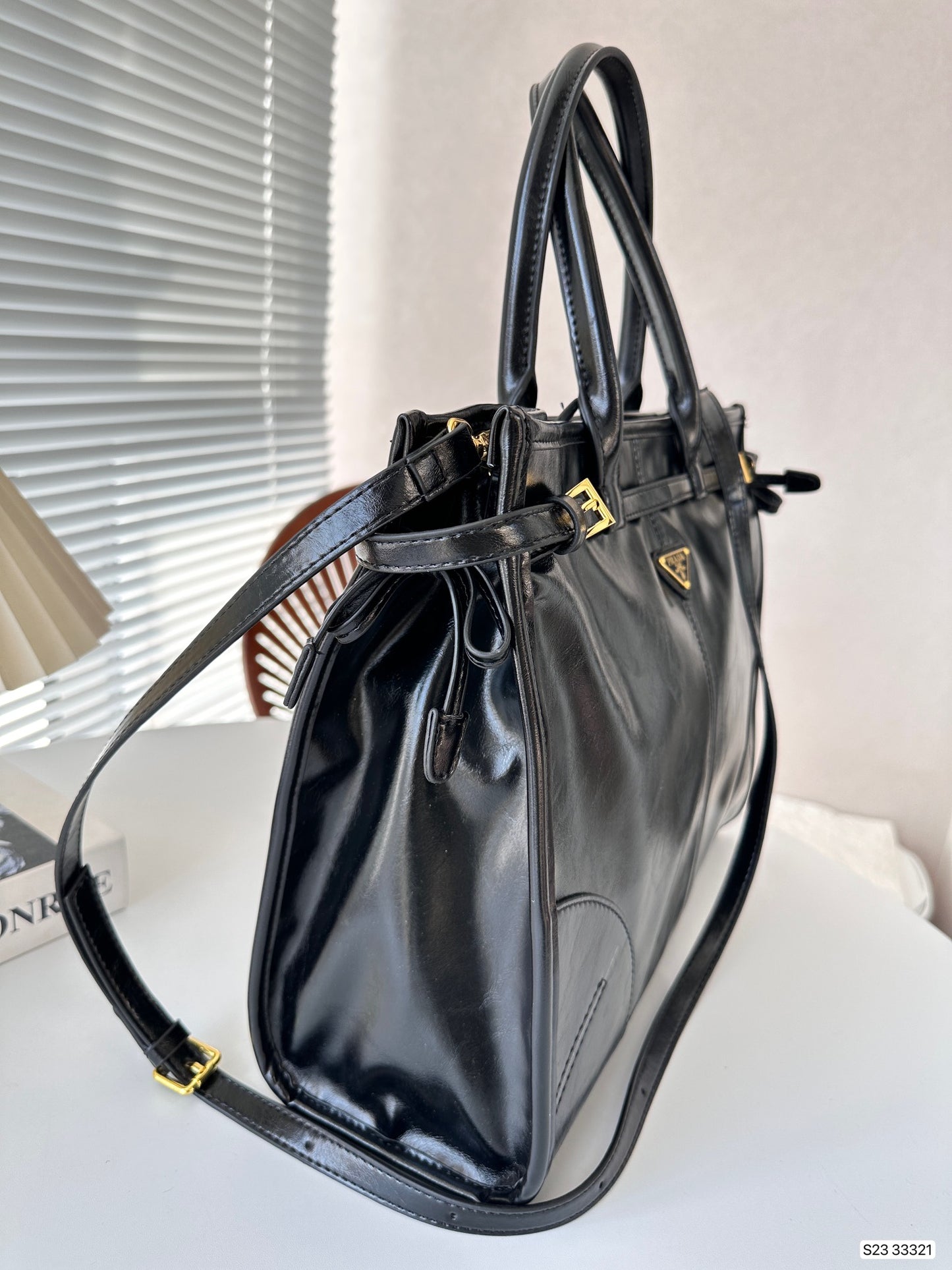 【PRADA 公式旗艦店】 プラダ 斜めがけバッグ当日出荷 好評に付き再入荷38*30CM