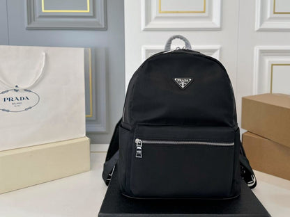 【PRADA 公式 旗艦店】プラダ リュックサック当日出荷 好評に付き再入荷！31*36CM 240719