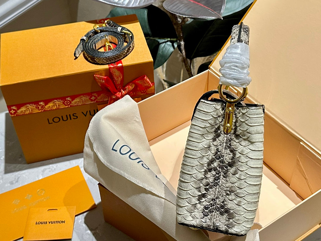 【Louis Vuitton 】カプシーヌのパイソン柄のかっこよさにこだわり、LVはカプシーヌを「レディースバッグ」と位置付ける