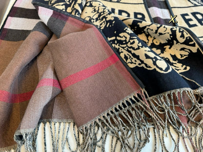 【BURBERRY バーバリー 】バーバリー最新作ナイトウォーホース両面ジャガードショールケープ‼ ️定番中の定番