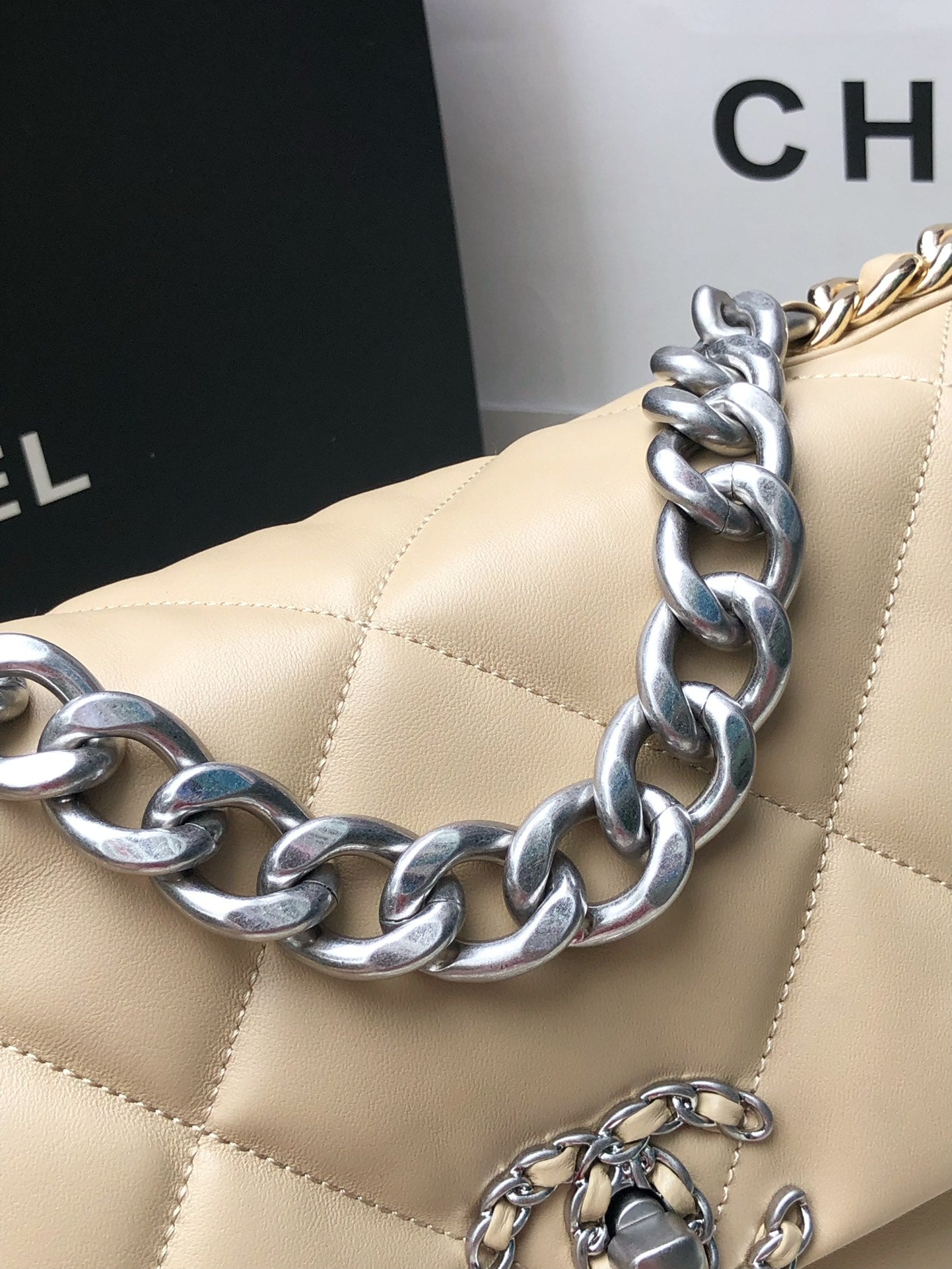 Chanel 19 medium 1161