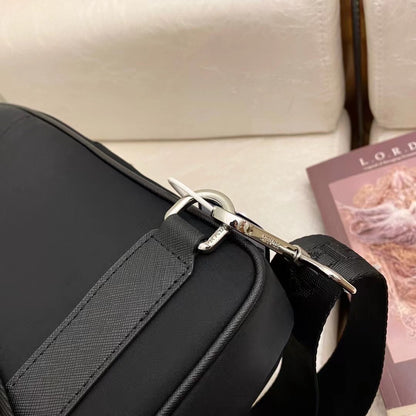 【PRADA 公式 旗艦店】プラダ 胸ポケット当日出荷 好評に付き再入荷！29*17*6.5CM