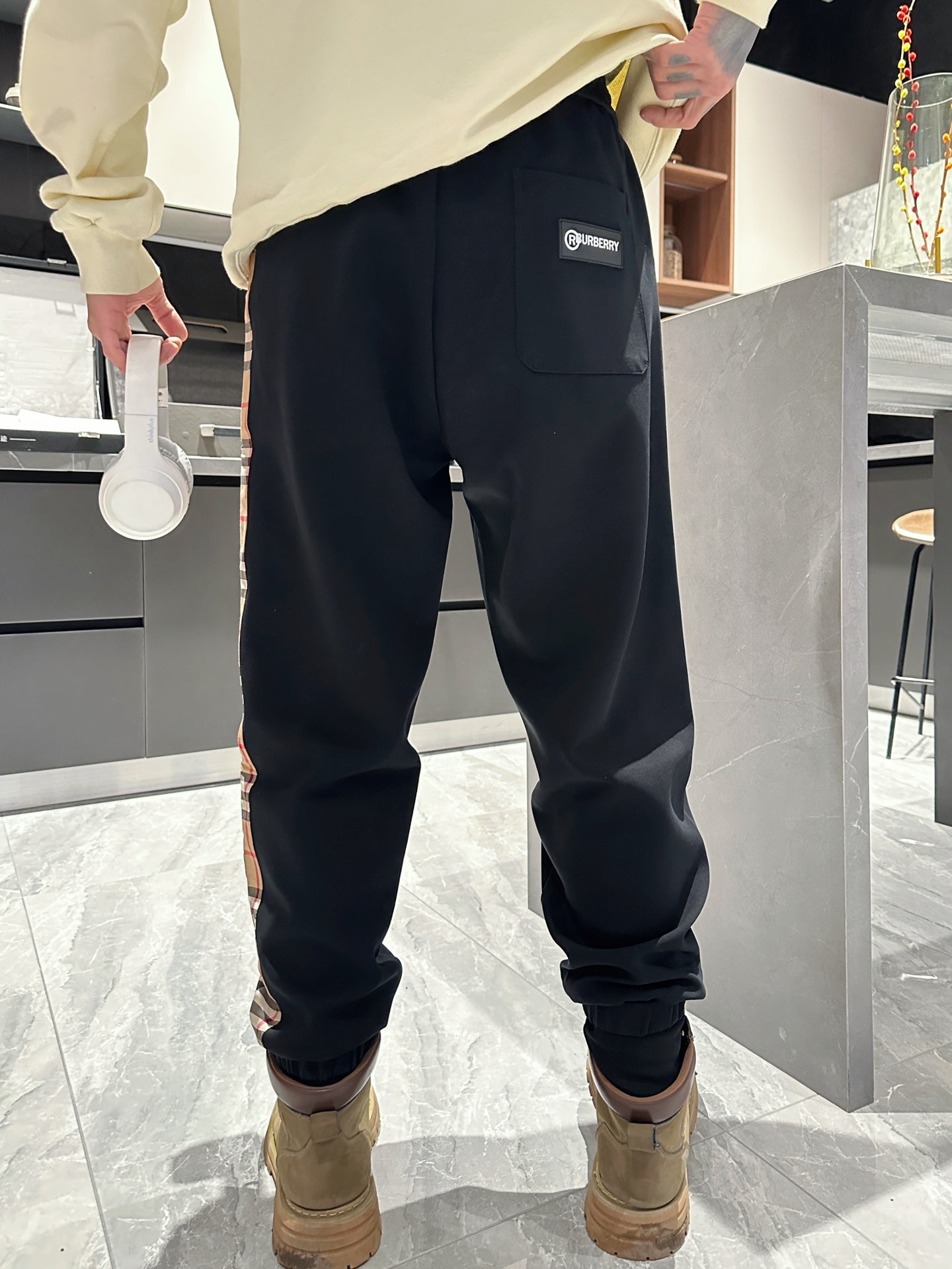 【Burberry 公式 旗艦店】 2024春夏新作カジュアルパンツ