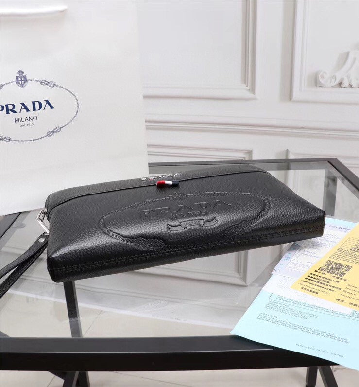 【PRADA 公式旗艦店】プラダ クラッチバッグ 当日出荷 好評に付き再入荷！28*18*3CM