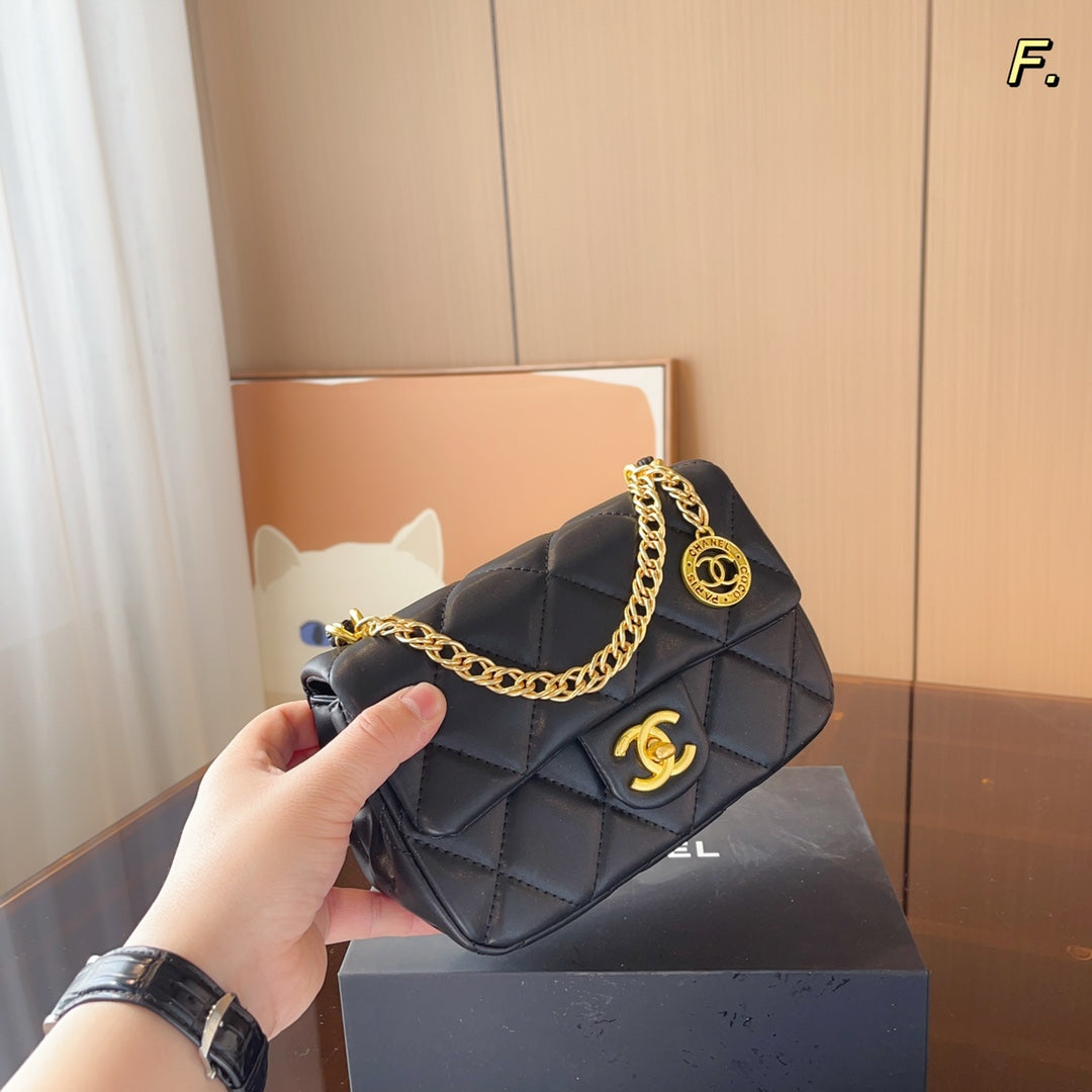 CHANEL (シャネル)メッセンジャーバッグ 20*7*15cm